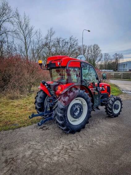 Vinohradnícky traktor BAŠAK 2080BB - Agromechanika s.r.o.