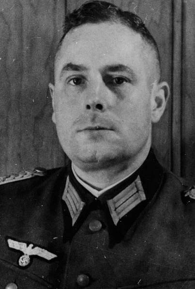  Brustbild Friedrich Wilhelm Heinz, ca. 1941, Fotograf: Heinrich Hoffmann (1885–1957), Quelle: Bayerische Staatsbibliothek München, Bildarchiv, Fotoarchiv Hoffmann, https://bildarchiv.bsb-muenchen.de).