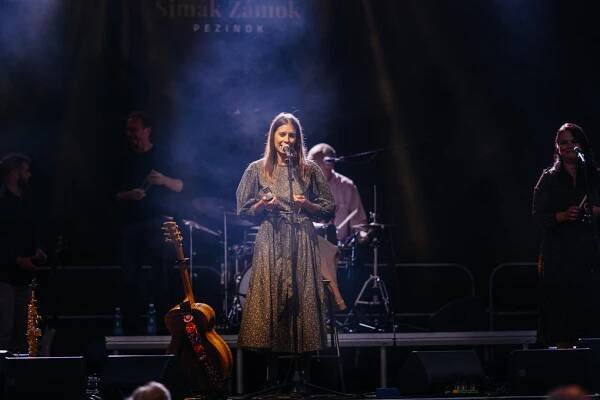 ZÁMOK ŠIMÁK PEZINOK 2025 (autor: Adam Rábara) – Sima Magušinová