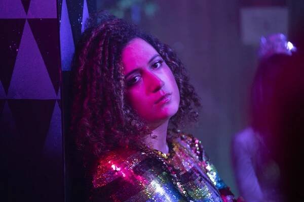 Photo of Rose Matafeo in character as Jessie in "Starstruck" on HBO Max.