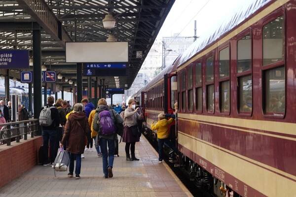 Průzkum Omio: Pandemie změnila návyky Čechů, nejčastěji cestují do sousedních zemí