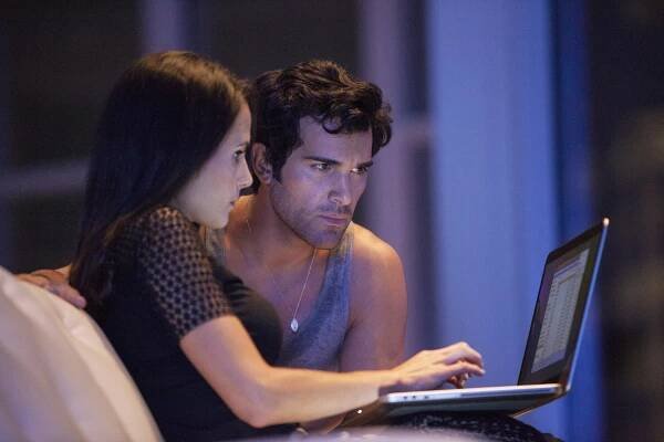 Dallas - Trust Me - Z filmu - Jordana Brewster, Juan Pablo Di Pace