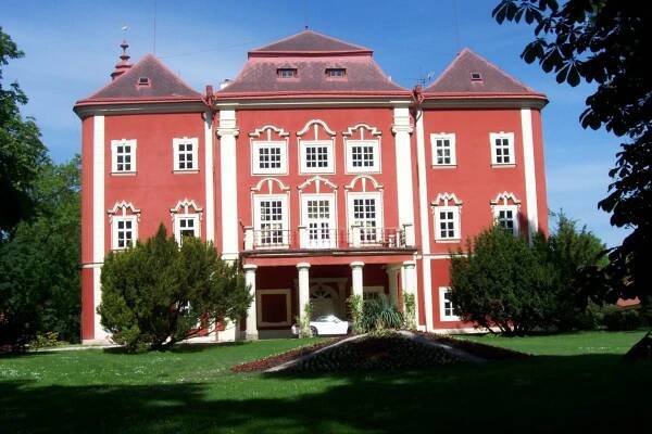 Zámek Dětenice a středověká dobová krčma
