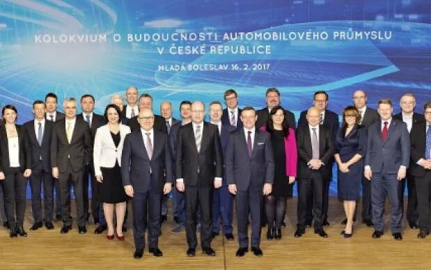 Galerie: Škodovka umí už parkovat sama. Firma to ukázala Sobotkovi - Fotka 3 - Echo24.cz