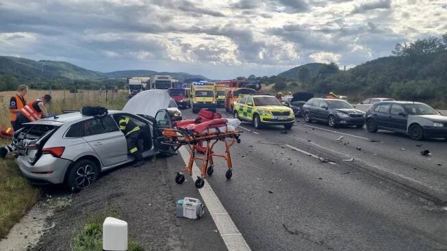 D5 Zcela Uzavřena u Loděnic: Bourala i policie
