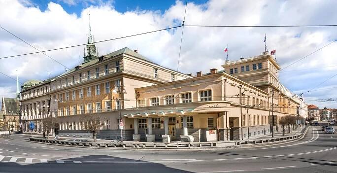 PARDUBICE – ÚŘEDNÍ BUDOVY PRVOREPUBLIKOVÝCH PARDUBIC — Den architektury