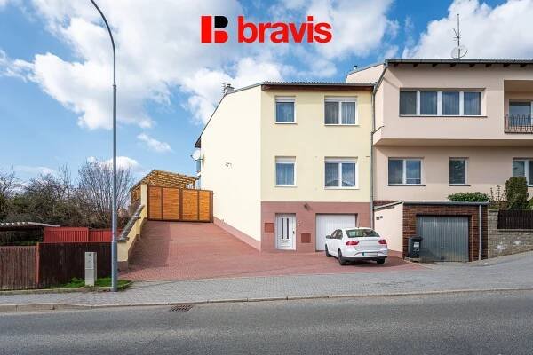 Prodej rodinného domu 5+kk, ulice Blanenská, Brno - Jehnice, garáž, zahrada, krytý bazén