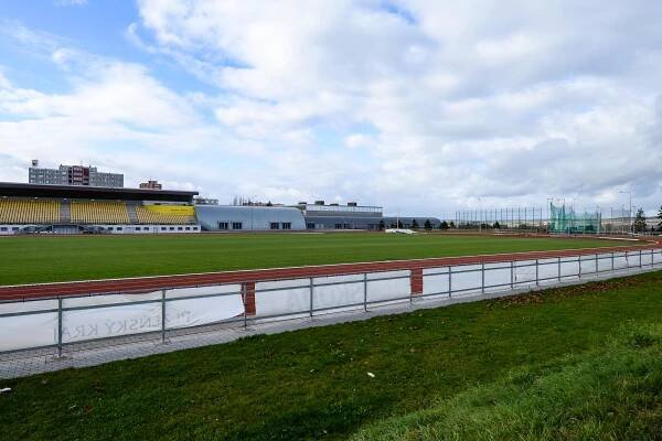 Atletický stadion ve Skvrňanech má novou rozcvičovnu – Plzeňský krajský atletický svaz