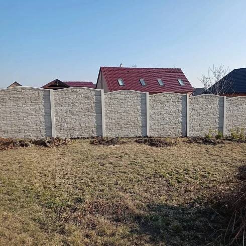 Plné ploty | Realizace plotů, ploty na klíč, oplocení, pletiva, betonové ploty Čáslav, Kutná Hora, Kolín, Uhlířské Janovice