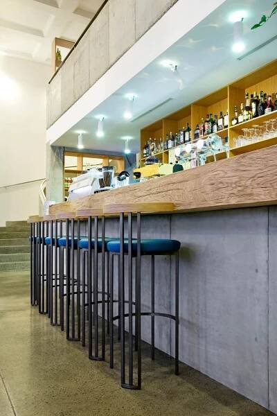 plan 3 kuchyně / Celá kavárna Jiné Café je umělecké dílo, které při každé návštěvě učaruje jinými detaily / Pozdrav od chameleona