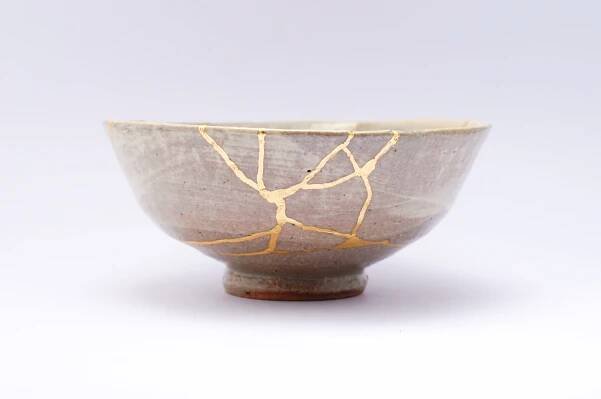 Kintsugi — How broken becomes beautiful / GillesDC.com