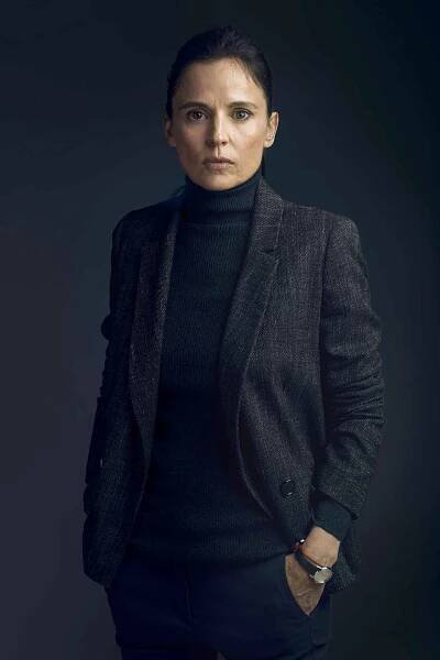 ELENA-ANAYA_Costa_baja_web-682x1024