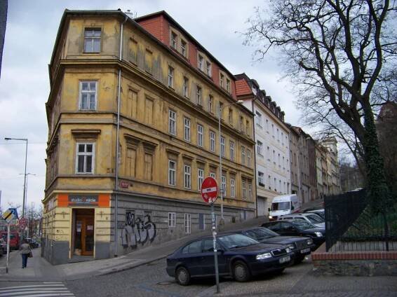 Soubor:Holešovice, Dukelských hrdinů 15, Skalecká 1.jpg