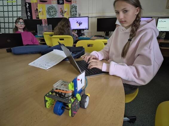 Robotika v 6.B nás baví. | Základní škola ve Slaném Na Hájích