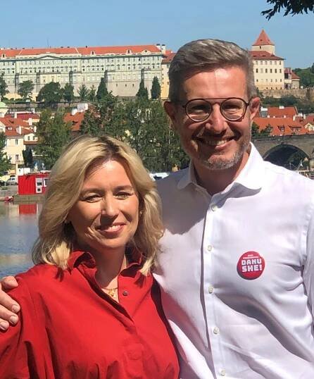 Manžel Danuše Nerudové Robert: Ona kandiduje na prezidentku, já peču chleba