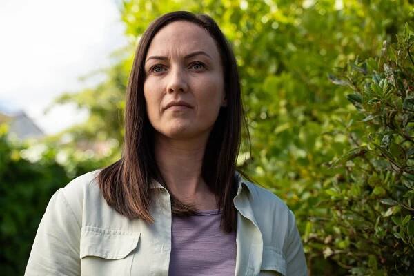 Protection - Don't Trust Anyone - Z filmu - Nichola Burley