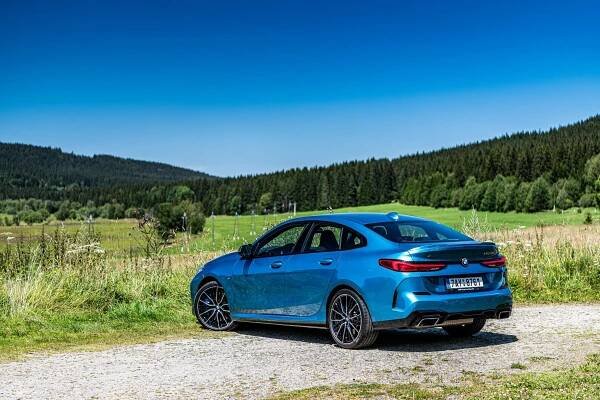 Test BMW M235i xDrive Gran Coupé 2020: Vzhledově možná rozporuplné, jízdně skvělé - roadblog.cz