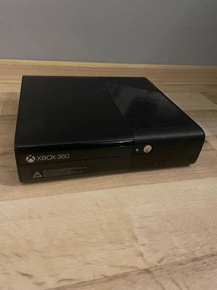 XBOX 360 500GB, Kinect, 5 her, bez ovladače
