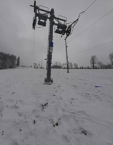 Boby, sáňky, kolony. Do skiareálů na Slovácku vyrazily davy