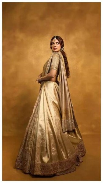 Shine like Malavika Mohanan
