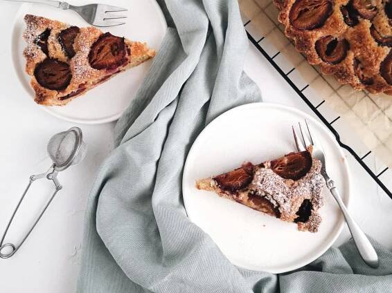 Recept na švestkový koláč s mákem – Pestrý Jídelníček