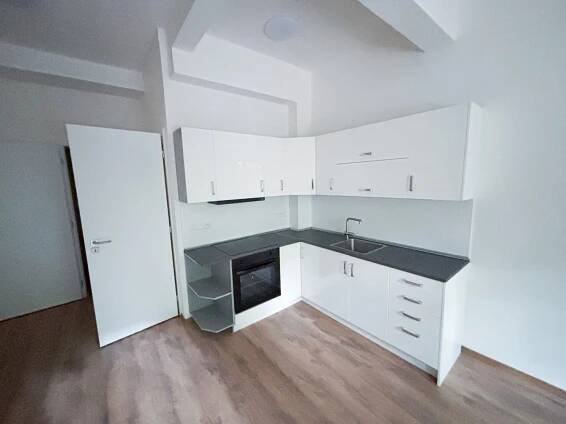 Pronájem bytu 1+kk 29 m², K vodojemu, Praha - Smíchov