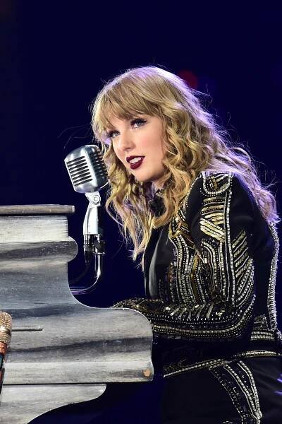 Taylor Swift’s “Look What You Made Me Do (Taylor’s Version)” Airs on The Handmaid’s Tale