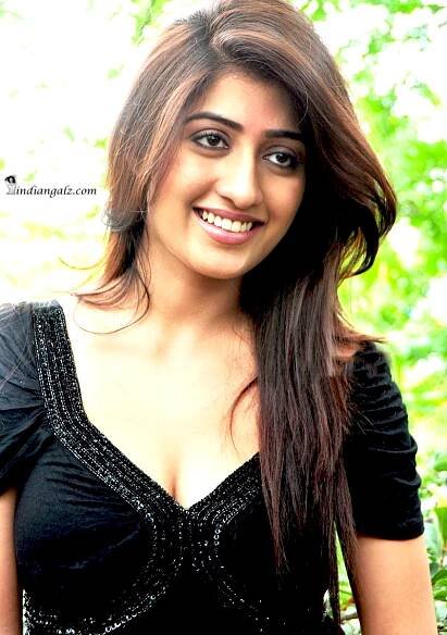 Anisha Singh – Smoking hot in black dress – IndianGalz