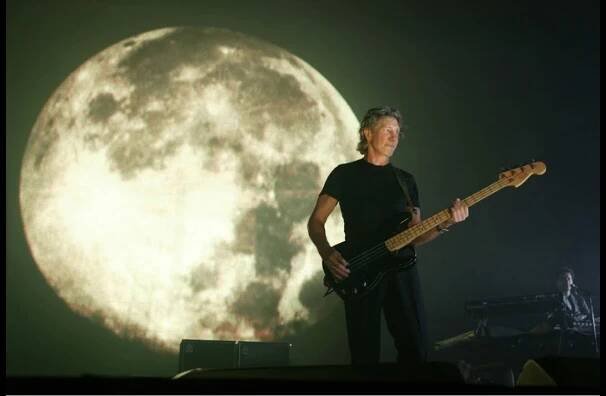 Roger Waters zahraje v dubnu 2011 v Praze. Na programu bude The Wall