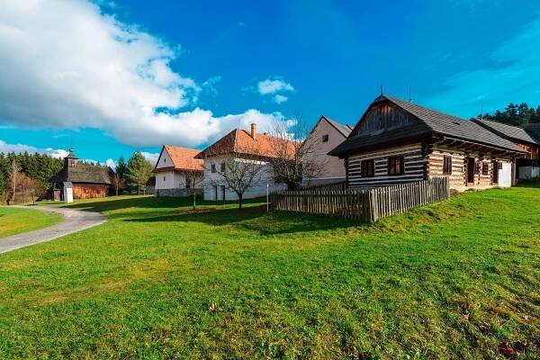 Expozície — OZ Jahodnícke háje