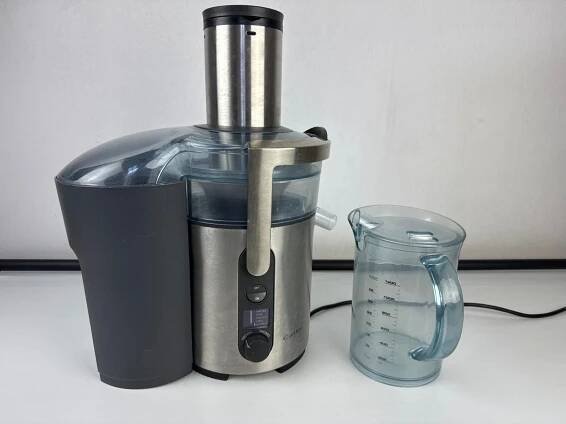 * Prémiový odšťavňovač Catler JE4010, použitý, výborný stav, kompletní