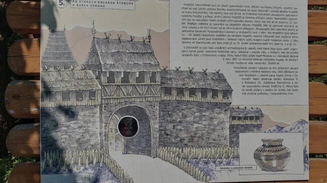 Ostroměřské hradiště na hřbetu Chlumů bylo největším ze zdejších opevněných míst | foto: Vladislava Wildová,  Český rozhlas