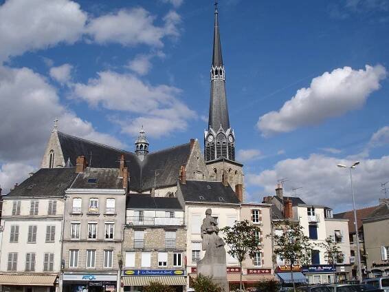 Soubor:Pithiviers place du Martroi 2.jpg – Wikipedie