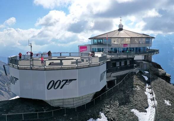 Schilthorn – za Bondem nejstrmější lanovkou světa | JenŽeny.cz
