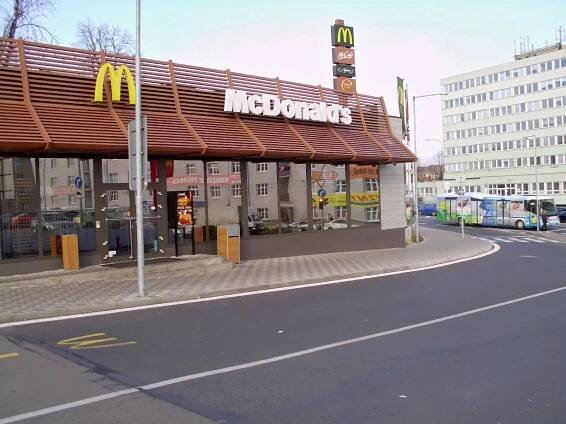 Soubor:McDonald Teplice Masarykova.jpg
