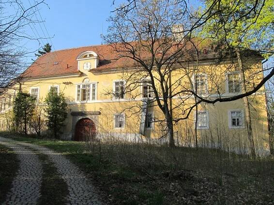 Soubor:Defurovy Lažany - zámek 2.JPG