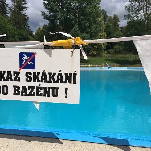 Koupaliště v České Kamenici je stále zavřené | foto: Daniela Pilařová,  Český rozhlas