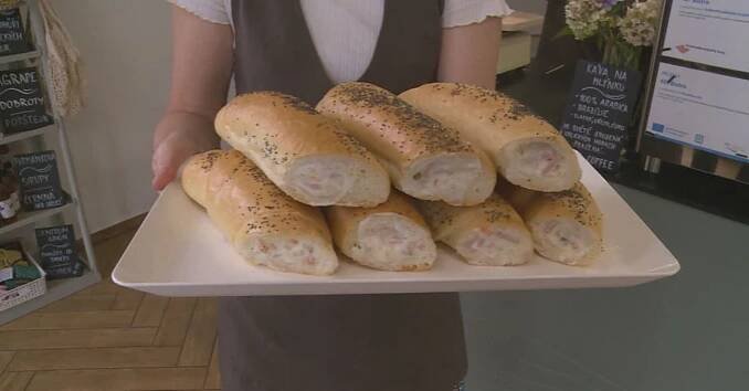 Vlašák v rohlíku či tvarůžková kremrole. Kraje opěvují své speciality, jinde nevěřícně kroutí hlavou