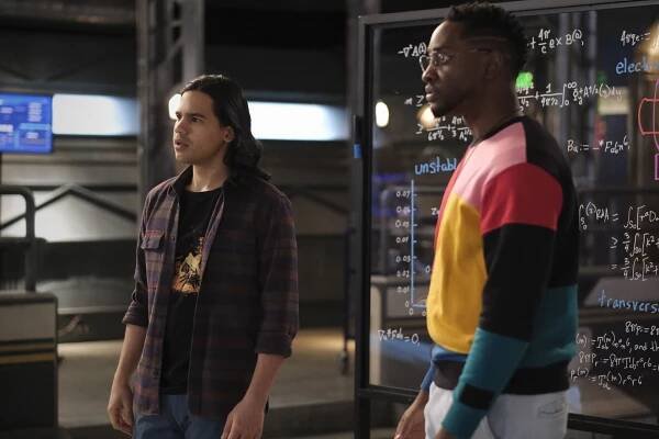 Flash - Family Matters, Part 2 - Z filmu - Carlos Valdes, Brandon McKnight