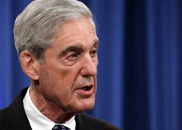 Vyšetrovateľ Robert Mueller prvýkrát verejne prehovoril o vyšetrovaní prepojenia Trumpovej kampane na Rusko. "Keby sme boli presvedčení,...