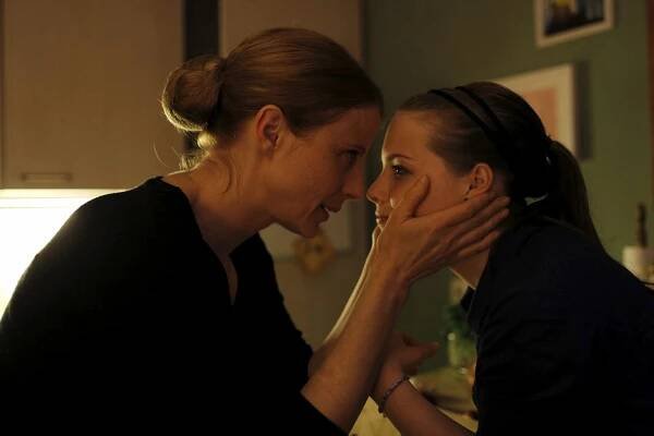 Zeit der Helden - Z filmu - Julia Jäger, Jasna Fritzi Bauer
