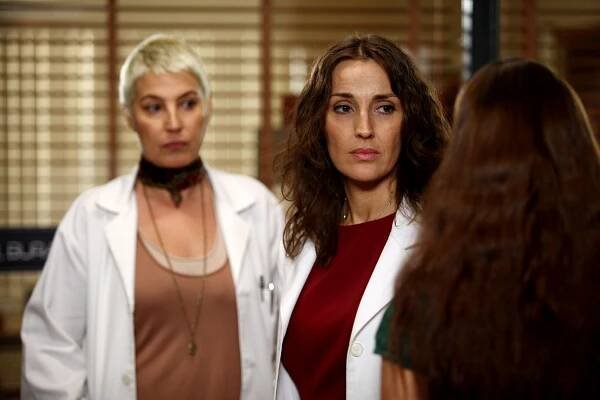 Merhaba Hayat - Z filmu - Vahide Perçin, Yasemin Sannino