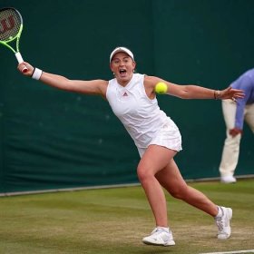 Wimbledon 2021: Jelena Ostapenko and Ajla Tomljanovic disagree on medical timeout
