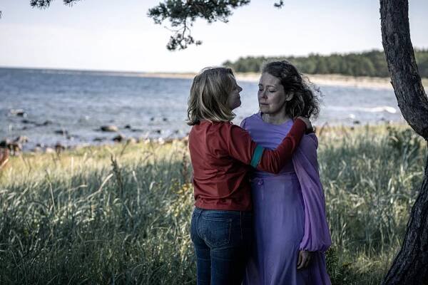 Mädät omenat - Leinikki - Z filmu - Satu Tuuli Karhu, Marjaana Maijala