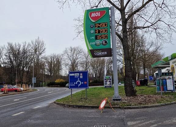 Benzin ve Středočeském kraji od minulého týdne zdražil, nafta zlevnila (www.pribram.cz)