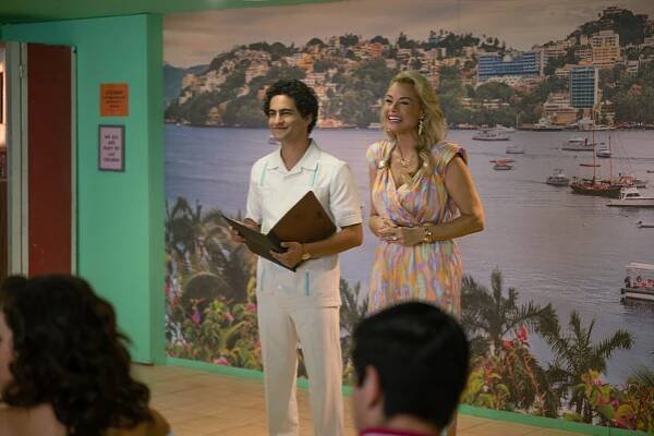 Acapulco - Zábava s mrtvým - Z filmu - Enrique Arrizon, Jessica Collins