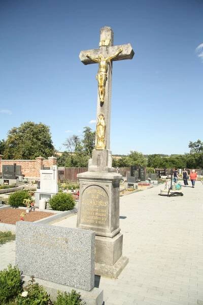 Soubor:Cemetery cross at cemetery in Rokytnice nad Rokytnou, Třebíč District.jpg – Wikipedie