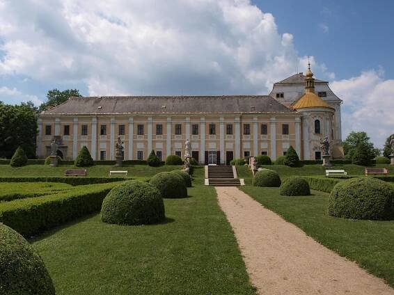 Soubor:Lysá nad Labem, zámek.jpg