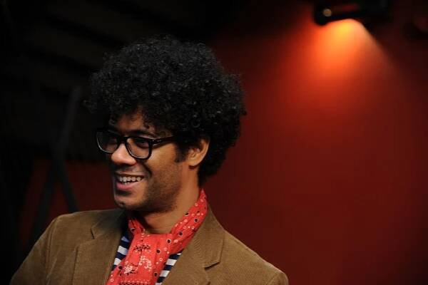 Zdravím, "Moss" Ayoade. Zkusili jste to vypnout a zapnout?