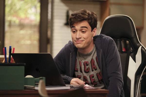 Call Your Mother - Distressed Jean - Z filmu - Joey Bragg